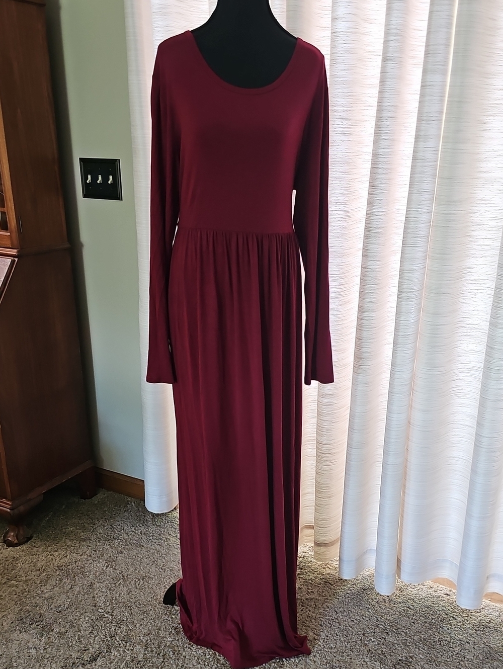 Elegant Burgundy Long Sleeve Dress